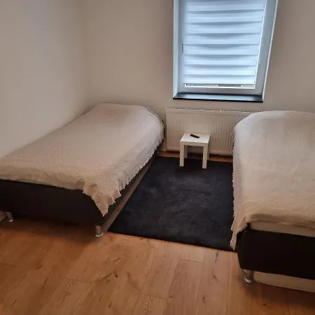 Naehe Rheinufer/moderne Einrichtung Neuss